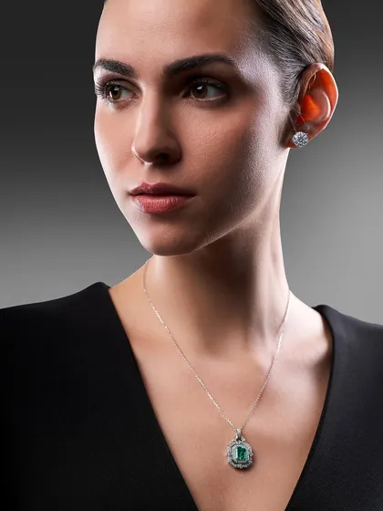 A classic portrait for Solitario Diamonds. The lighting is carefully controlled to highlight both the model's features and the sparkle of the emerald and diamond necklace set.