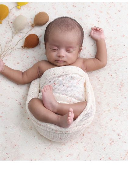 A neutral-toned version of our balloon theme. The earthy colors of the balloons complement the baby's skin tone beautifully in this simple swaddled shot.