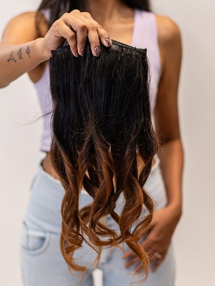 This ombre clip-in extension set is perfect for adding a touch of color and dimension. The seamless transition from dark to light brown creates a beautiful, sun-kissed effect.