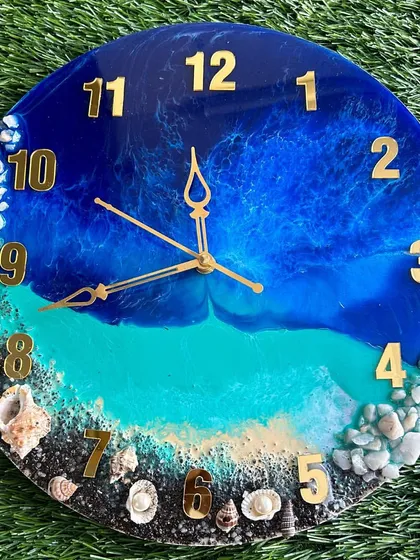 A stunning ocean-themed clock with a dramatic wave effect and a beach adorned with shells and pearls.