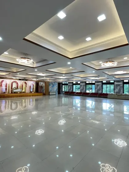 A wide-angle view of the large banquet hall in Nerul, showing its impressive size and modern ceiling lights. This space is a blank canvas for any grand wedding theme.