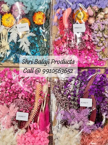 Another look at the variety of my dried flower kits. From cool blues and purples to warm pinks and reds, I have a color scheme for every project.