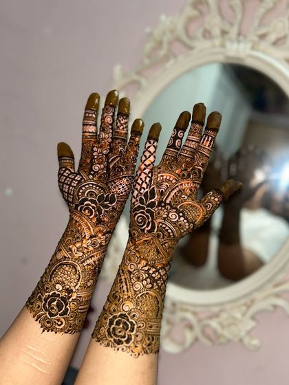 The final stain of this engagement design looks absolutely beautiful. The color is rich and deep, highlighting all the intricate details.