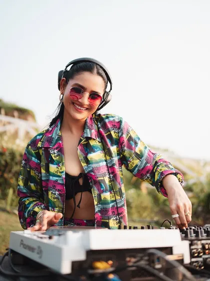 Sundown, sound on. Here I am at a beautiful beachside gig in Goa, mixing my favorite Afro House tracks as the sun sets.