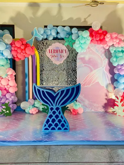 The full stage view of the colorful Mermaid theme, featuring a rainbow-striped accent and an ocean-themed floor mat.