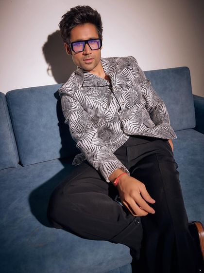 Style that fits every scene. This black and white leaf-print blazer from the Sukoon collection ensures you’re the best-dressed, from the mandap to the dance floor.