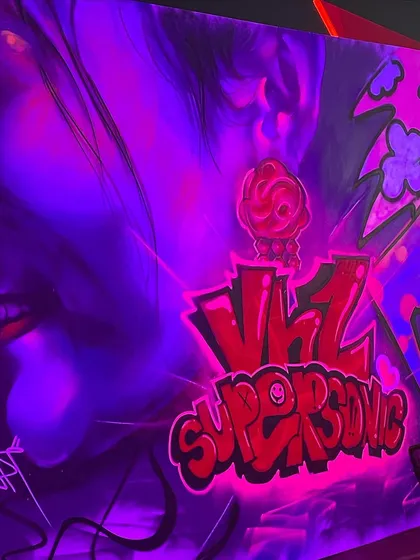 Another shot of the VH1 Supersonic piece, this time under the purple stage lights. The UV-reactive paint really makes it come alive at night.