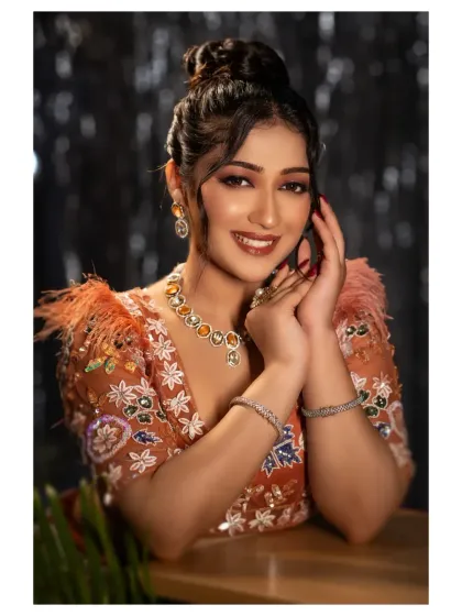 A bright and happy bridal portrait. The bride's joyful smile and the soft lighting create a warm and inviting image.