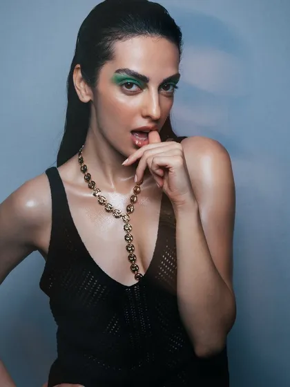 A playful and confident pose. The wet-look hair and glowing skin create a cohesive, fresh look.