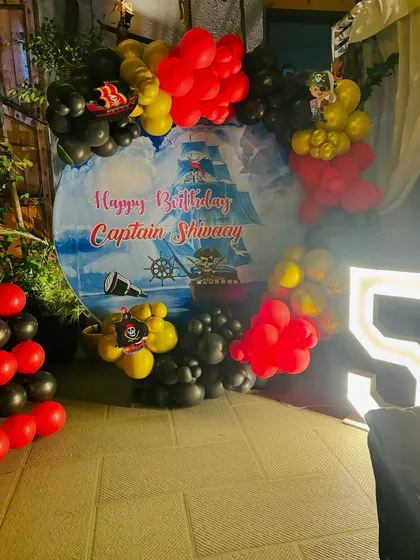 A clear view of the adventurous pirate-themed birthday backdrop.