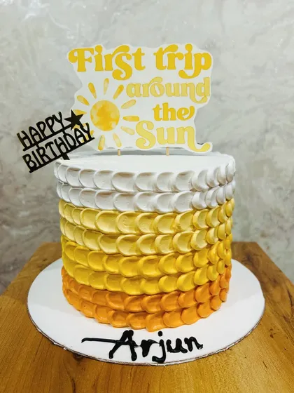 Another view of the sunny and cheerful "First trip around the Sun" cake.