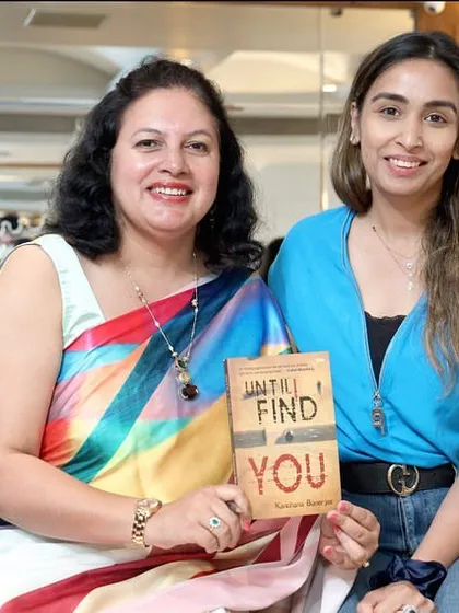 Author Kanchana Banerjee with a member during the interactive session for her thriller, "Until I Find You." It’s always wonderful to see our members connecting one-on-one with their favorite authors.