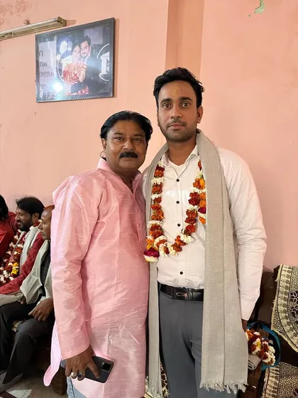 Another memorable photo from the Agra trip. Connecting with experienced magicians is always a great learning opportunity.
