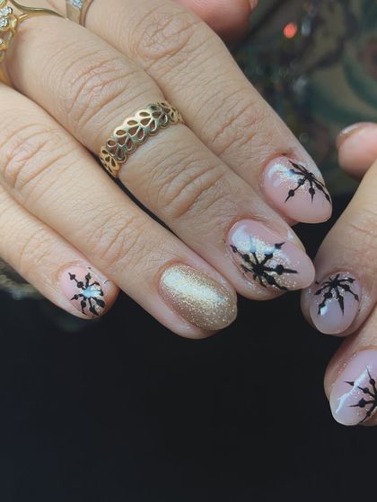 Shine On: Glitter, Chrome & Cat Eye photo 36