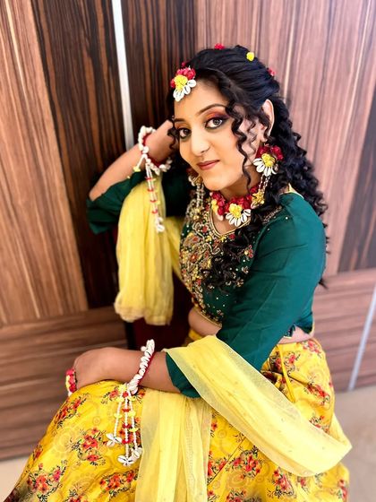 Vibrant Haldi Looks photo 11