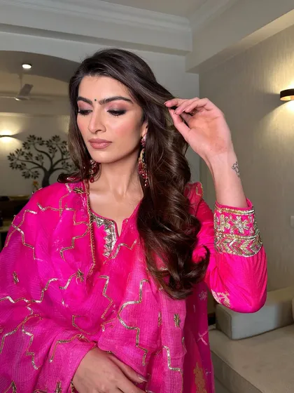 Serving soft glam with a touch of pink perfection. This look features a subtle smokey eye and a natural glow, perfect for a day event.