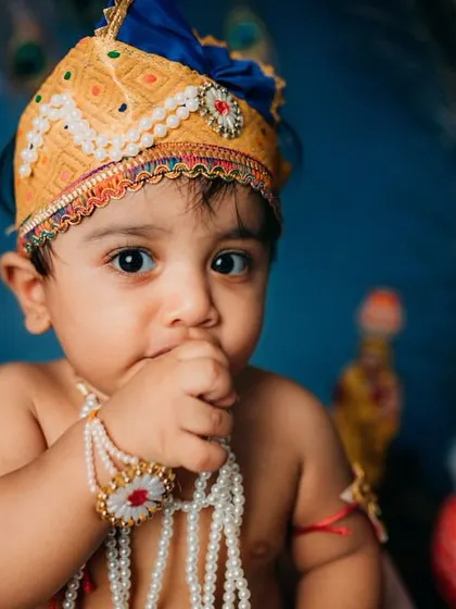 A little taste of butter, perhaps? This Bal Gopal is full of cute and mischievous expressions.