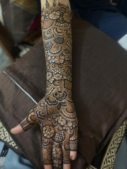 The palm side of the design from the previous image, showing a complete and cohesive look.