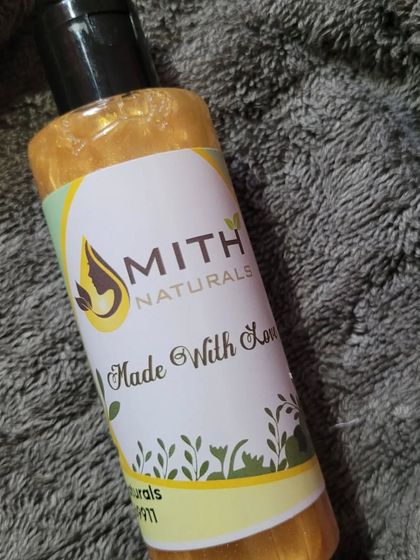 A close-up of my 24k Gold Facewash. It's designed to give you a golden glow, reduce blemishes, and restore skin elasticity, all while moisturizing your skin.