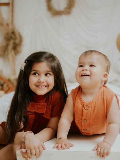 Heartwarming Family & Sibling Portraits photo 61