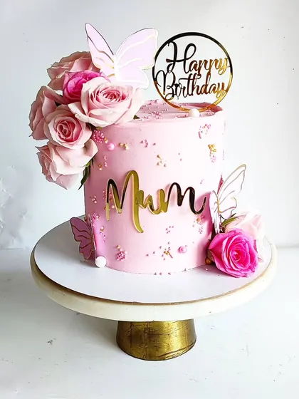 A perfect blend of fresh flowers, delicate butterflies, and a smooth pink ganache finish. A visual and culinary treat for a loved one.