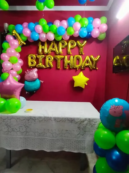 A simple and sweet Peppa Pig theme for a home birthday party. We used a colorful balloon arch and character foil balloons to create a cheerful backdrop for the cake-cutting table.