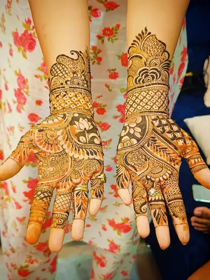 A beautiful example of a healed henna stain, showing the rich, dark color I achieve with my high-quality paste. The design is a mix of traditional and floral elements.