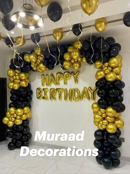 This is the same popular black and gold balloon arch design, which is a versatile choice for home parties. It instantly creates a festive and stylish corner for cake cutting and photos.