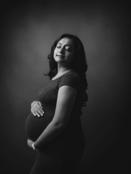 In this serene black and white moment, we’ve captured an essence of quiet strength, peaceful anticipation, and a love that’s blossoming within.