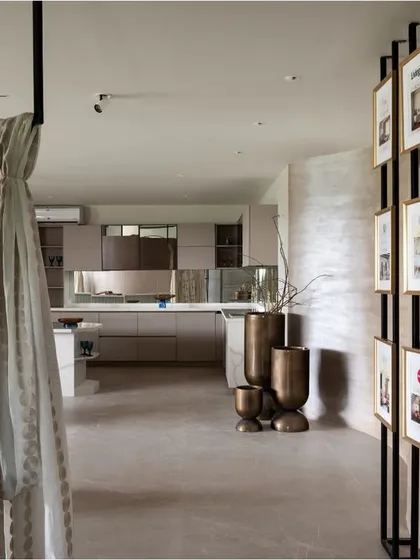 This static shot showcases the kitchen display at our experience center. It demonstrates our expertise in creating sleek, modern kitchen designs that you can explore in person.