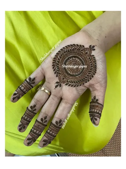 Sometimes, simple is the most elegant. This clean mandala design is perfect for someone who wants a modern and minimalist look. It’s a great choice for festivals, parties, or for bridesmaids.