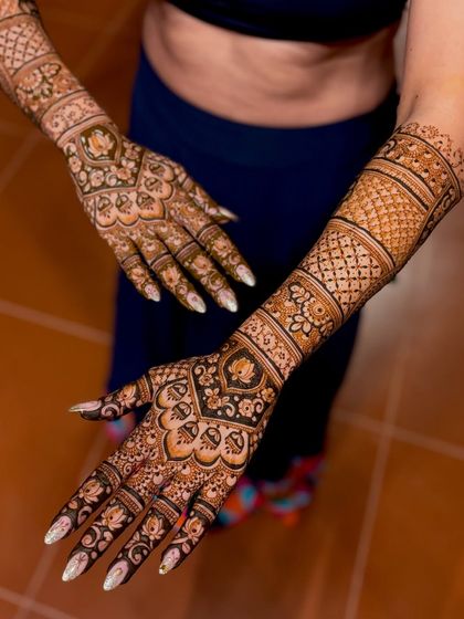Mitali - Mehendi for Special Occasions Exquisite Bridal Mehendi photo 48