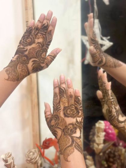 A beautiful mirror shot of the bold rose henna, showcasing its artistic flair.