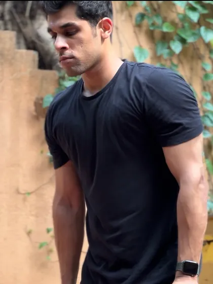 As a coach, people assume I've always been fit, but that's not true. I've struggled with weight gain and mental drain when the hustle of being an entrepreneur took over. It taught me that fitness isn't about having time, it's about setting priorities.