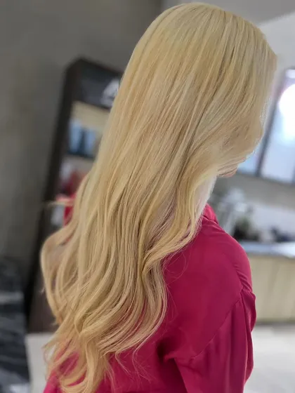 This was an 8-hour color correction journey to a seamless, beautiful blonde. It takes patience and precision to lift color safely, but achieving this stunning, healthy result is my ultimate goal for any major transformation.