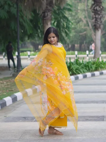 Capturing the flow and fabric of the dupatta in this outdoor shot. It highlights the outfit's details effectively.
