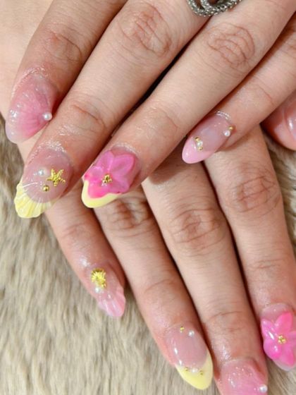 A playful, mermaid-inspired set with 3D flowers, starfish, and pearl details on a pink and yellow base.