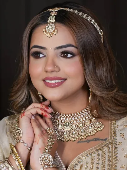 Detail-oriented craftsmanship is at the heart of our collection. This close-up showcases the intricate design of a gold-plated Kundan choker and a delicate matha patti, perfect for a bride who appreciates fine details.