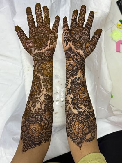 The back of the hands are just as important as the front. This design ensures beauty from every perspective.