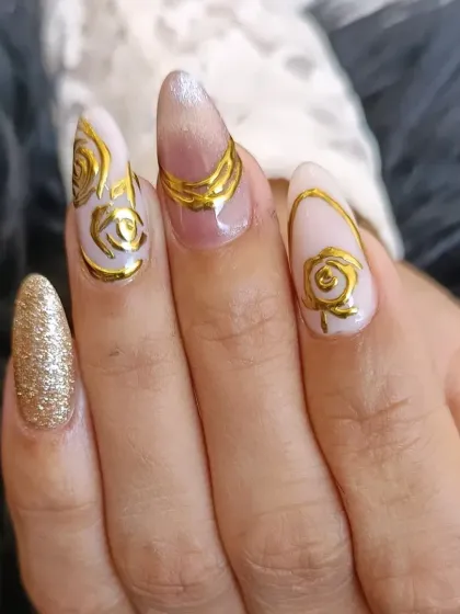 A closer look at the stunning 3D gold chrome roses on almond-shaped extensions, showcasing the intricate detail and metallic shine.