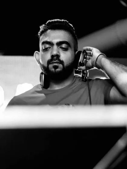 Locked in and focused. This is me in the zone, feeling the music before I share it with the crowd. Every set is a performance, and it all starts with passion and preparation.