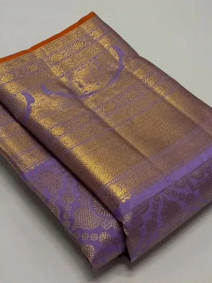 A closer look at the intricate weaving on the border and pallu of the lavender Kanchi Pattu saree.