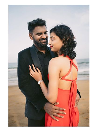 An intimate embrace by the sea, this photo captures the quiet and deep connection between the couple.