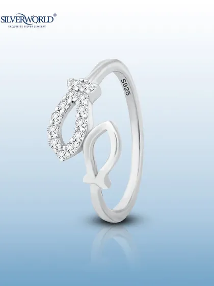 A delicate and adjustable open ring with a fish-like design, one side plain and the other studded with zirconia. A unique and playful piece.