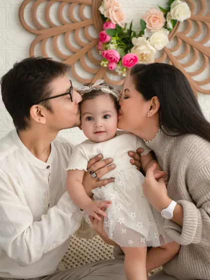 A portrait of pure love. These quiet, tender moments between parents and their child are among the most powerful. I focus on capturing that deep connection in a natural and beautiful way.