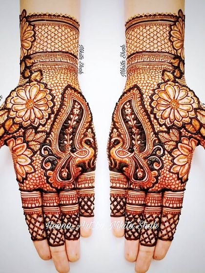 Modern, Floral & Minimalist Mehendi photo 10