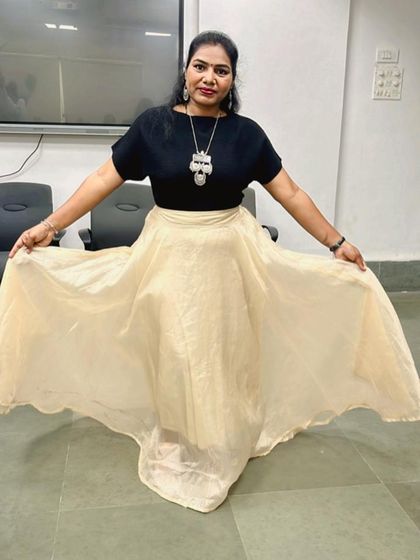 Another modern Navratri look. A simple black top paired with a flared cream-coloured skirt.