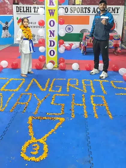 We are a family, and we celebrate every victory together. Here is the special welcome we gave Naysha at the academy after she won her national bronze medal. Every achievement, big or small, is a win for our entire team.