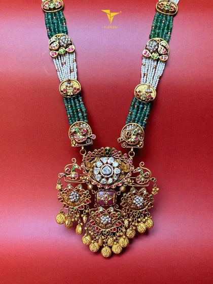 Designed to feel like an extension of you, this necklace features polki diamonds, intricate meenakari, and cascading beads for a look of timeless elegance.