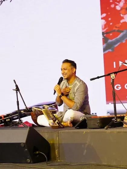 Sharing a moment of musical dialogue on stage during a performance for Godrej Sora in Gurgaon. It is always a pleasure to perform with my colleague Ravinder on flute and the young genius Lokesh Joshi on tabla.